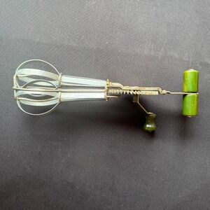 Vintage LADD Universal Hand Crank‎ Egg Beater Green Handle USA Manual Mixer